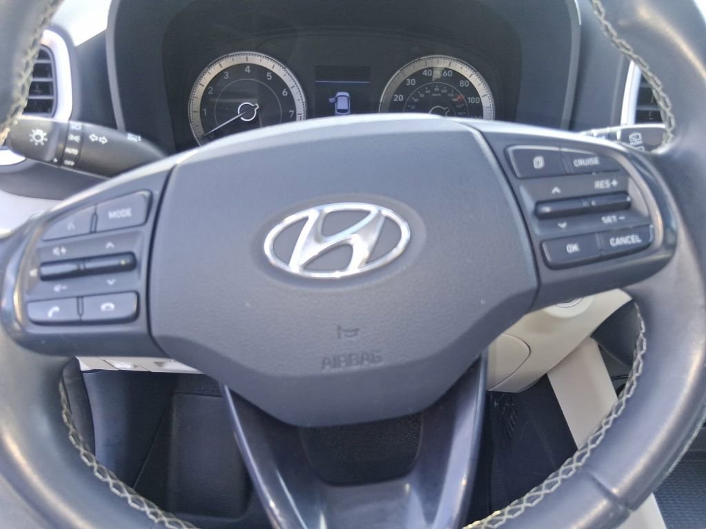 Used 2020 Hyundai Venue FWD image 14