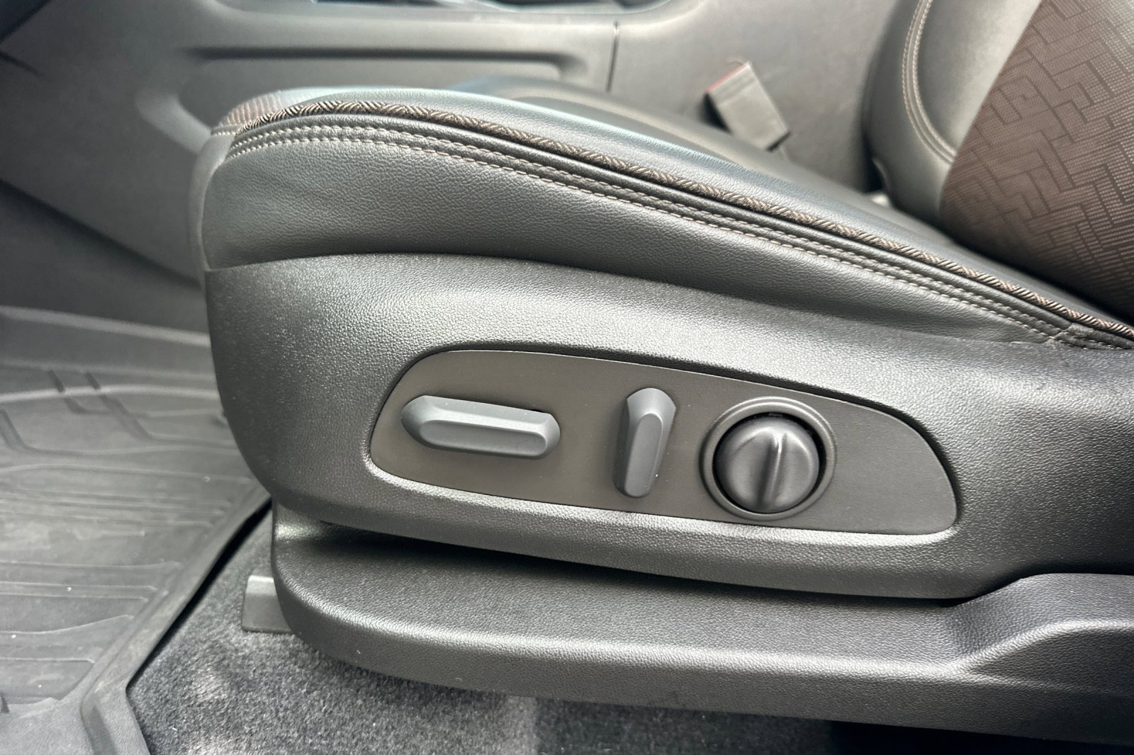 Used 2022 Chevrolet Traverse High Country w/ LPO, Floor Liner Package image 14