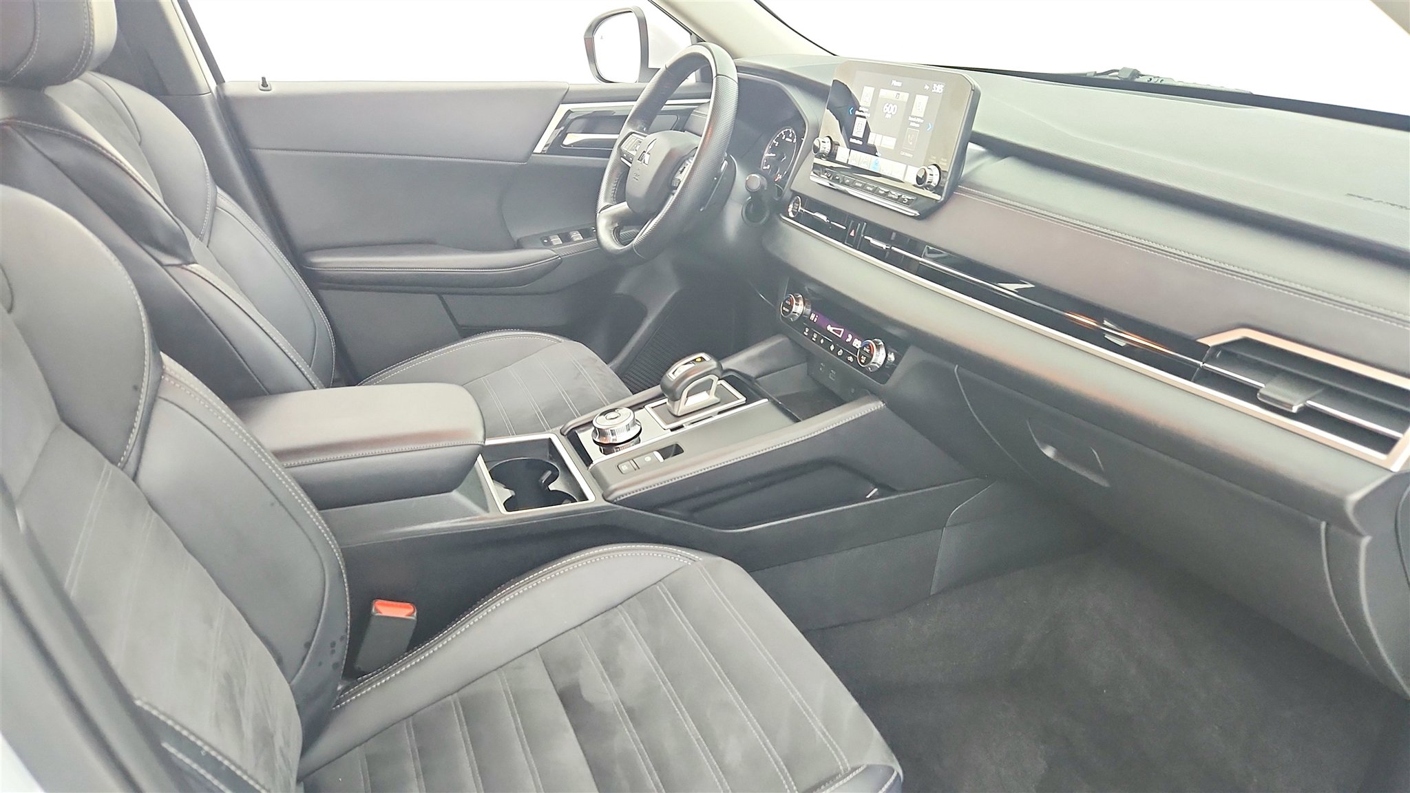 Used 2024 Mitsubishi Outlander FWD image 18