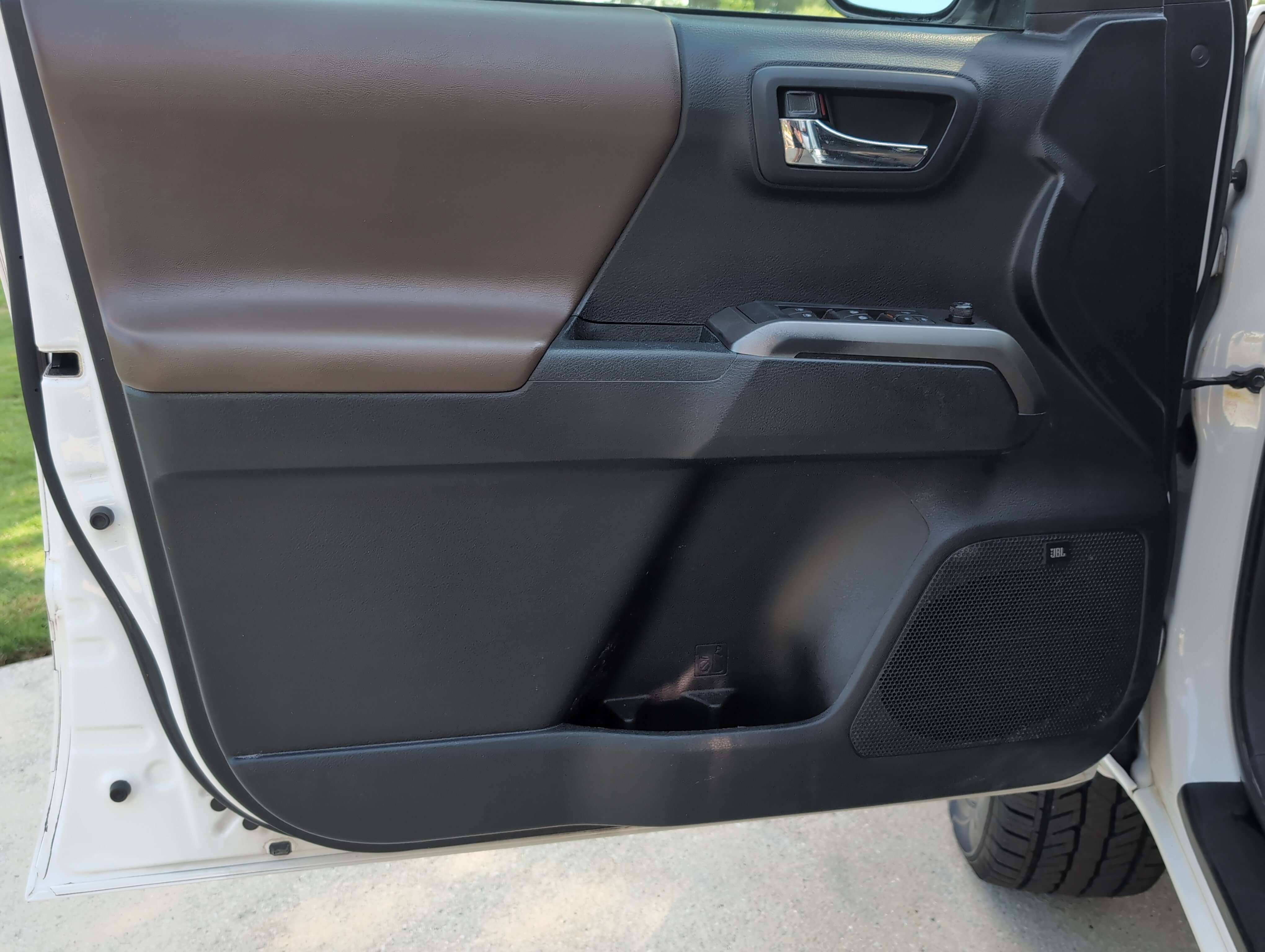 Used 2019 Toyota Tacoma Limited AWD/4WD image 14