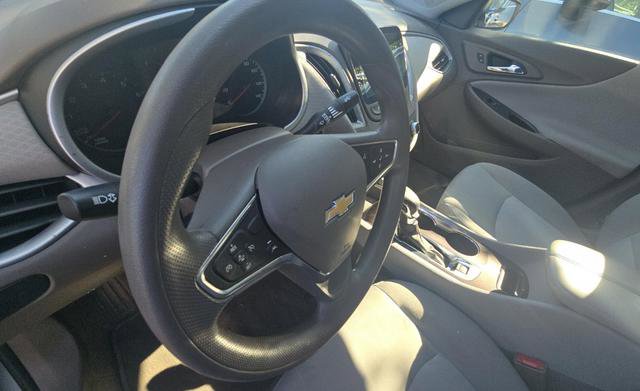 Used 2023 Chevrolet Malibu LT image 2