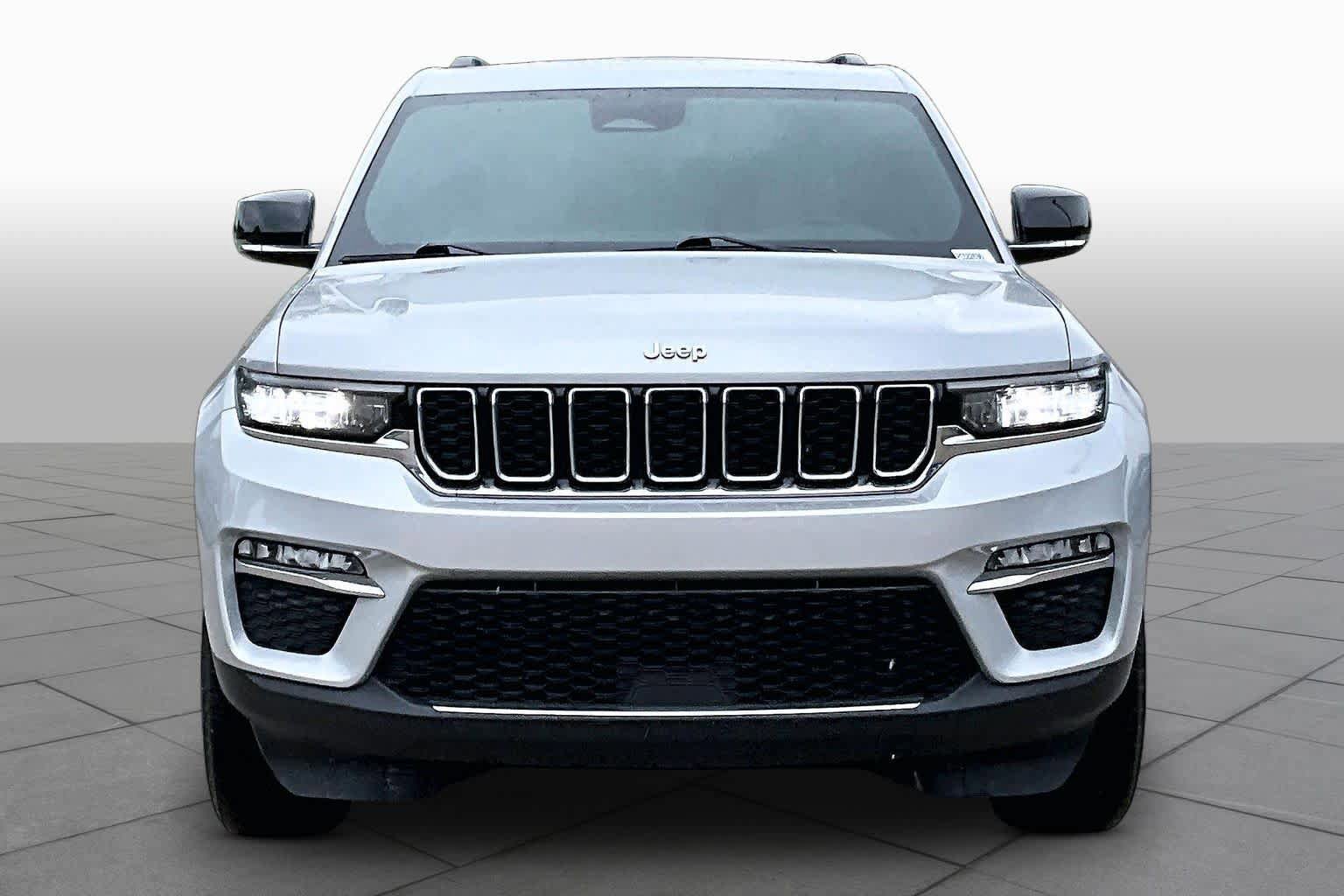 Used 2023 Jeep Grand Cherokee Limited w/ Trailer Tow Prep Group (B) RWD image 4