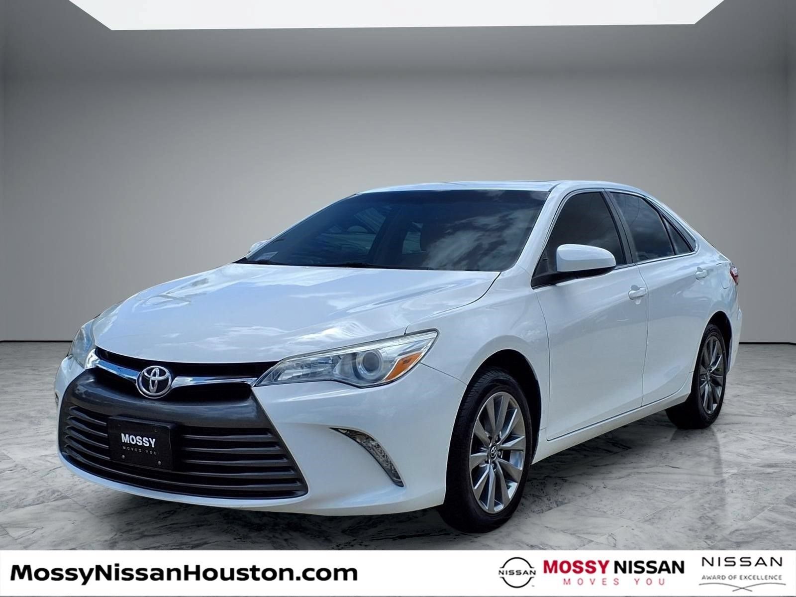 Used 2017 Toyota Camry XLE FWD image 4