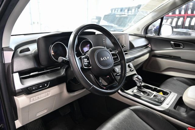 Used 2022 Kia Carnival LX image 22
