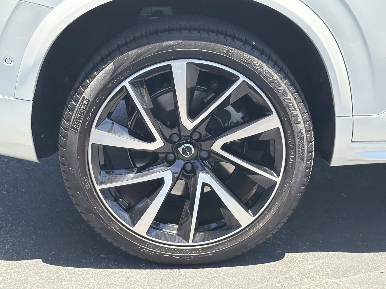 Certified 2023 Volvo XC90 B5 Plus w/ Protection Package Premier AWD/4WD image 28