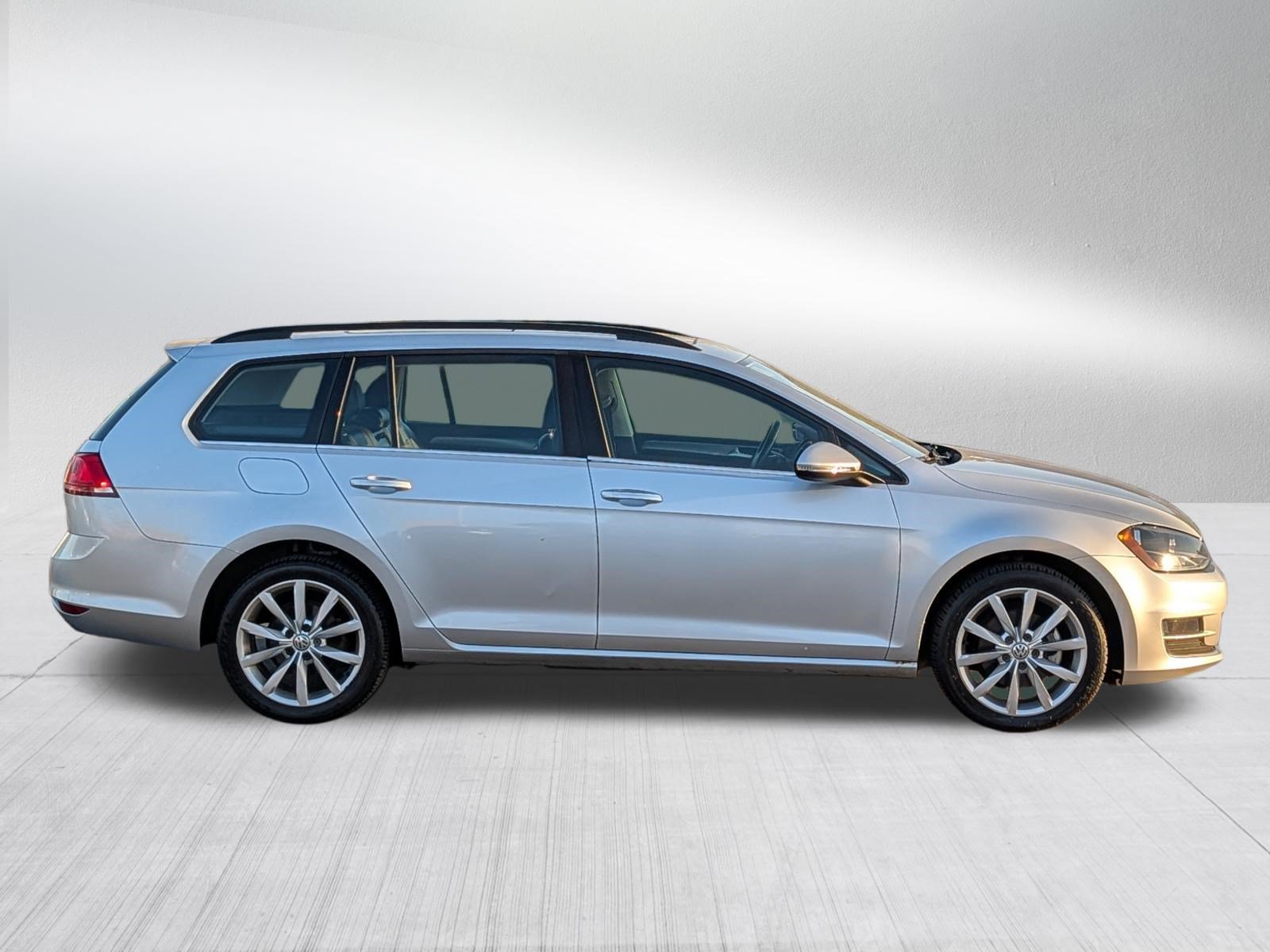 Used 2016 Volkswagen Golf SE FWD image 8
