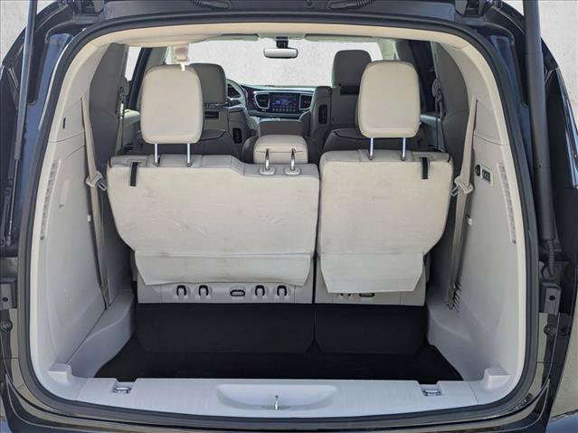 Used 2017 Chrysler Pacifica Limited w/ UConnect Theater Package FWD image 6