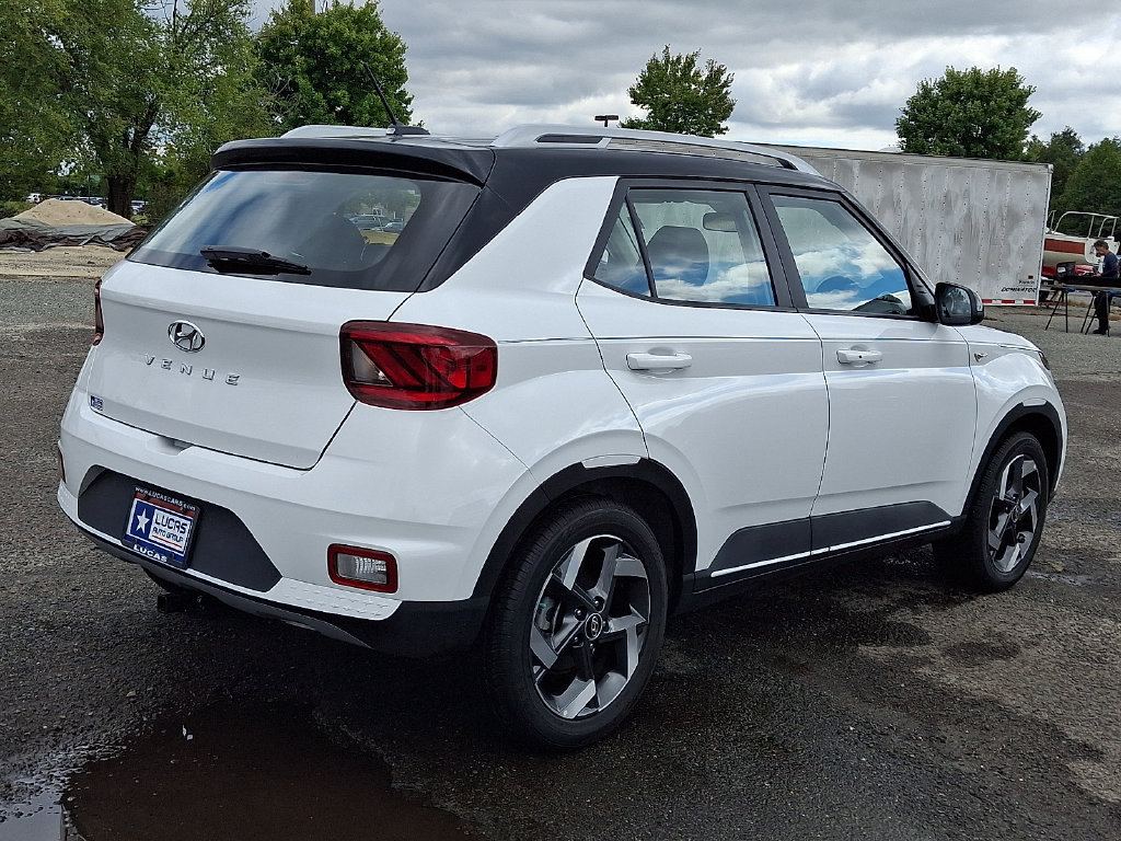 Used 2026 Hyundai Venue SEL FWD image 12