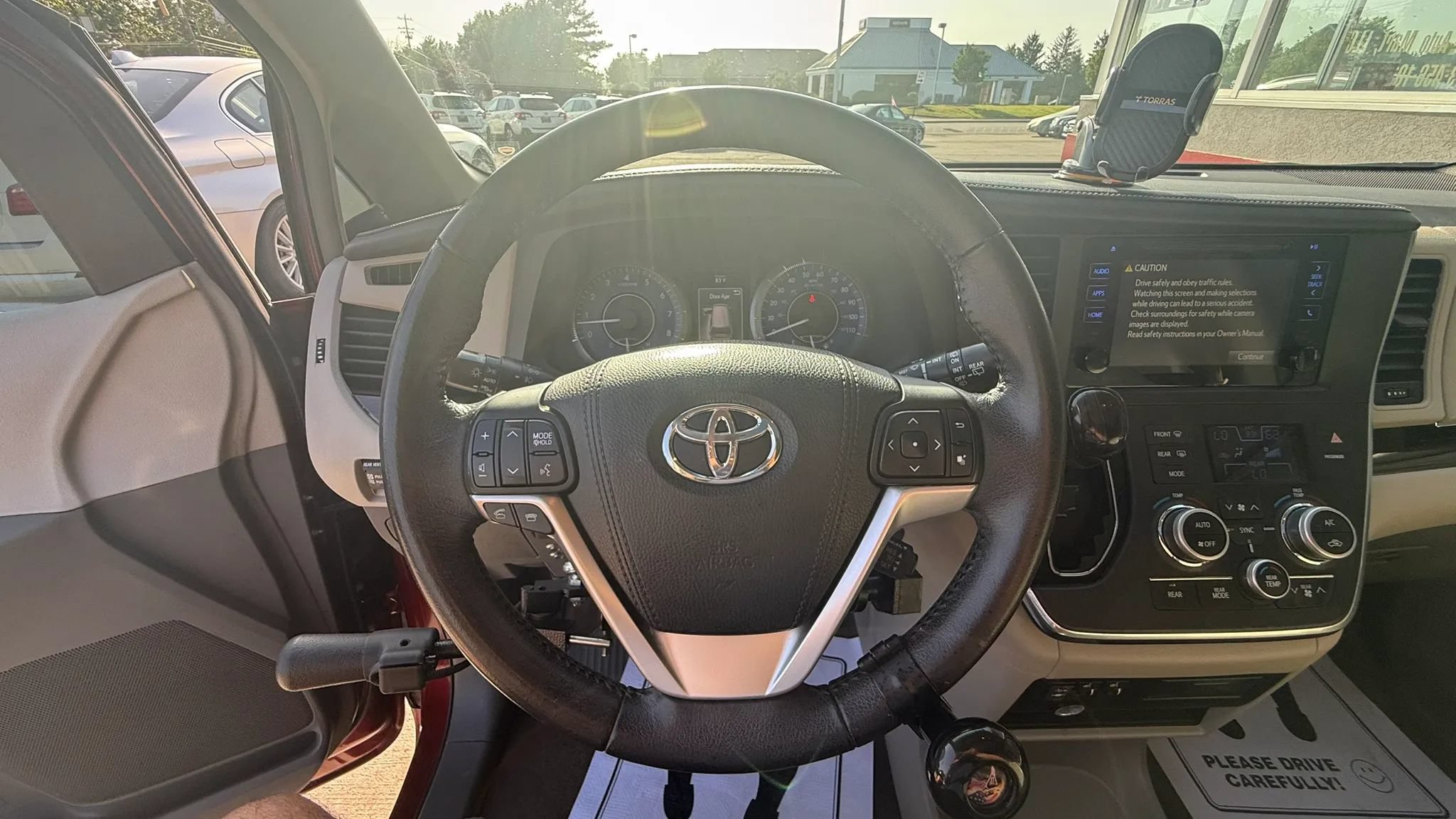 Used 2015 Toyota Sienna XLE FWD image 16