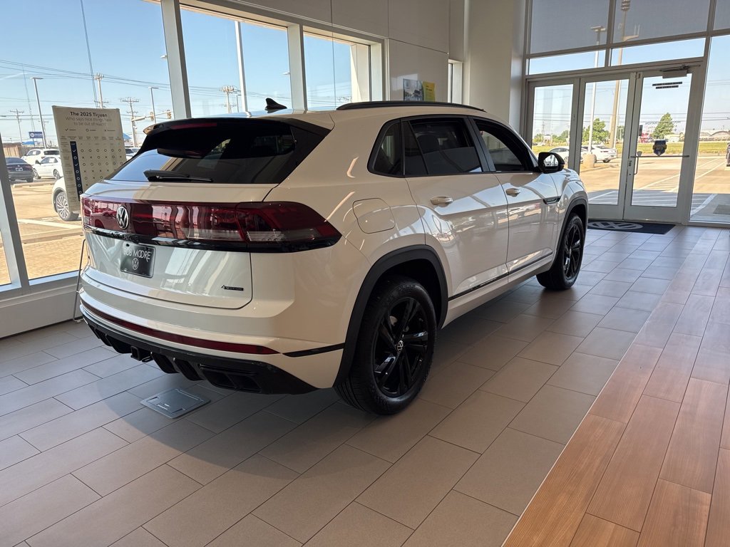 New 2026 Volkswagen Atlas Cross Sport SEL R-Line image 3