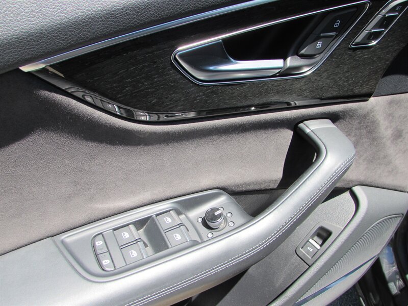 Used 2019 Audi Q8 Prestige AWD/4WD image 17