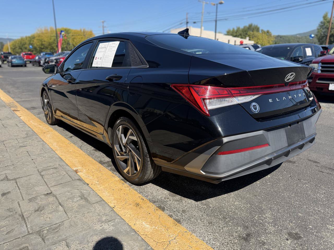 Used 2025 Hyundai Elantra Limited FWD image 6