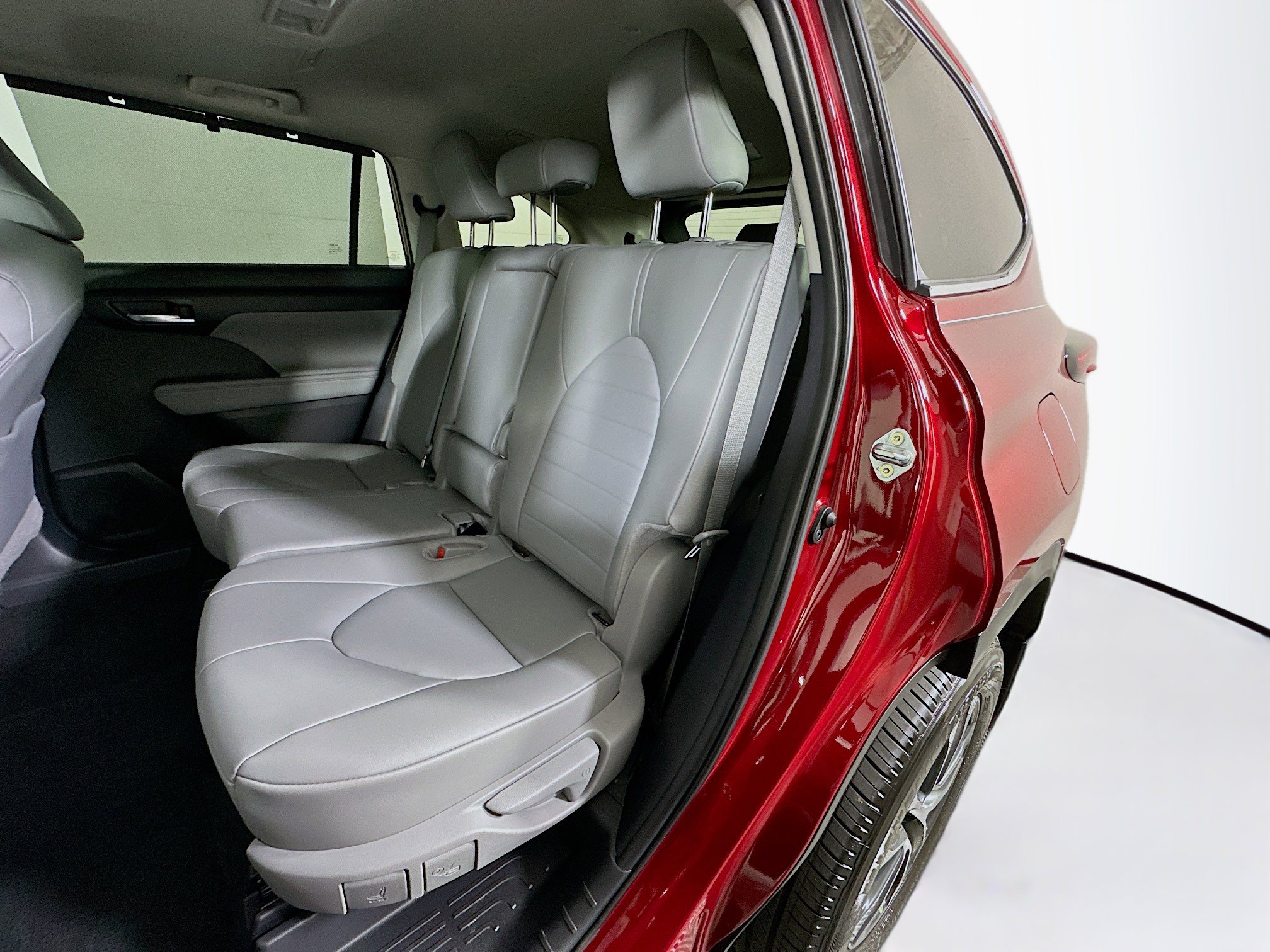 Used 2026 Toyota Highlander XLE image 26