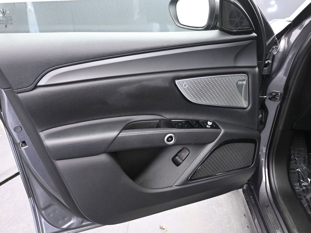 Used 2024 Maserati Grecale GT image 17