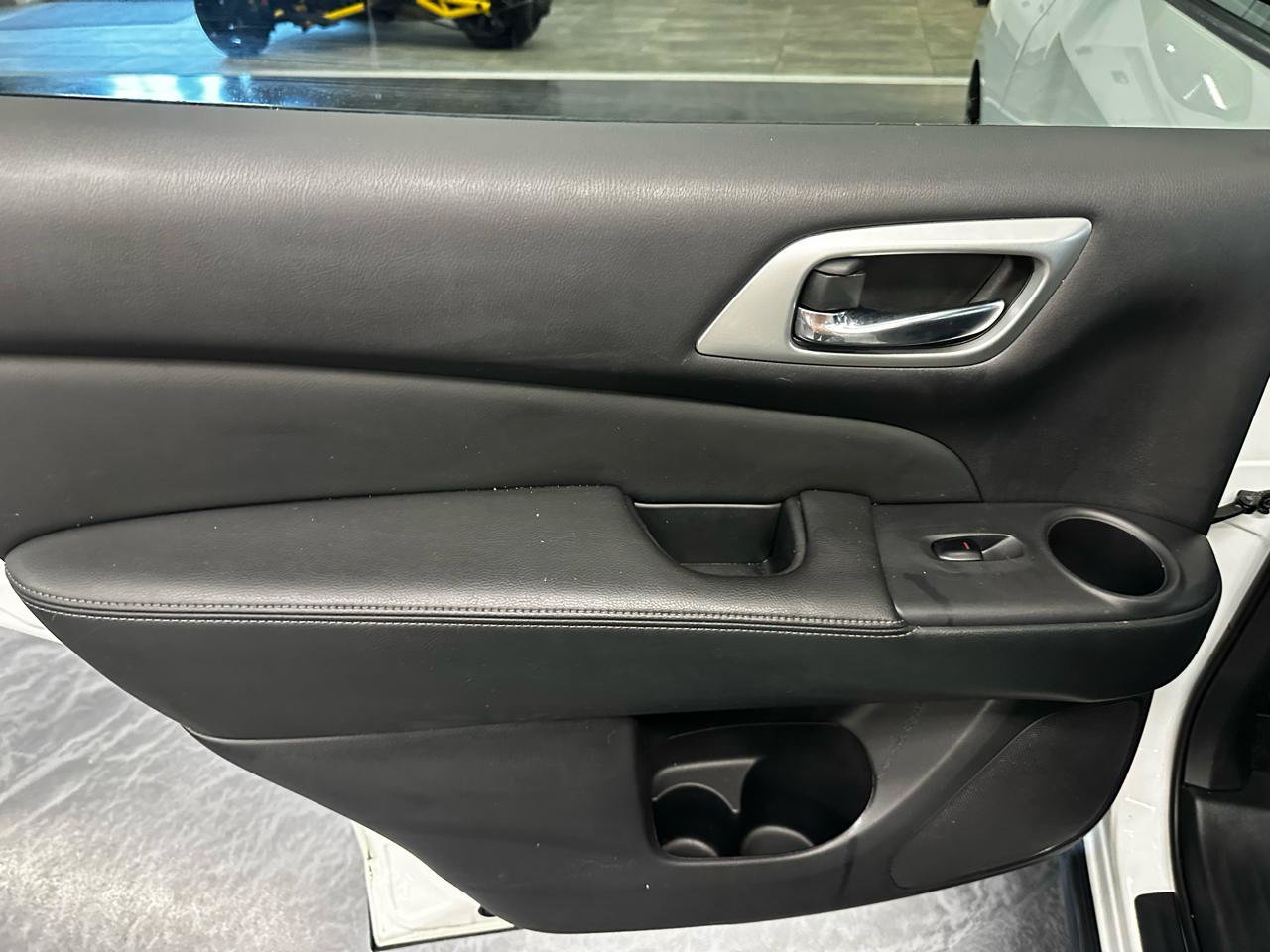 Used 2018 Nissan Pathfinder SV w/ SV Tech Package AWD/4WD image 11