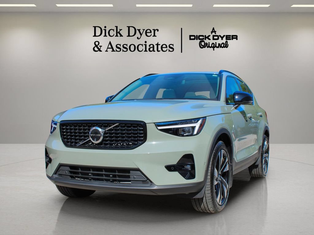 Used 2025 Volvo XC40 B5 Ultra w/ Protection Package Premier AWD/4WD image 5
