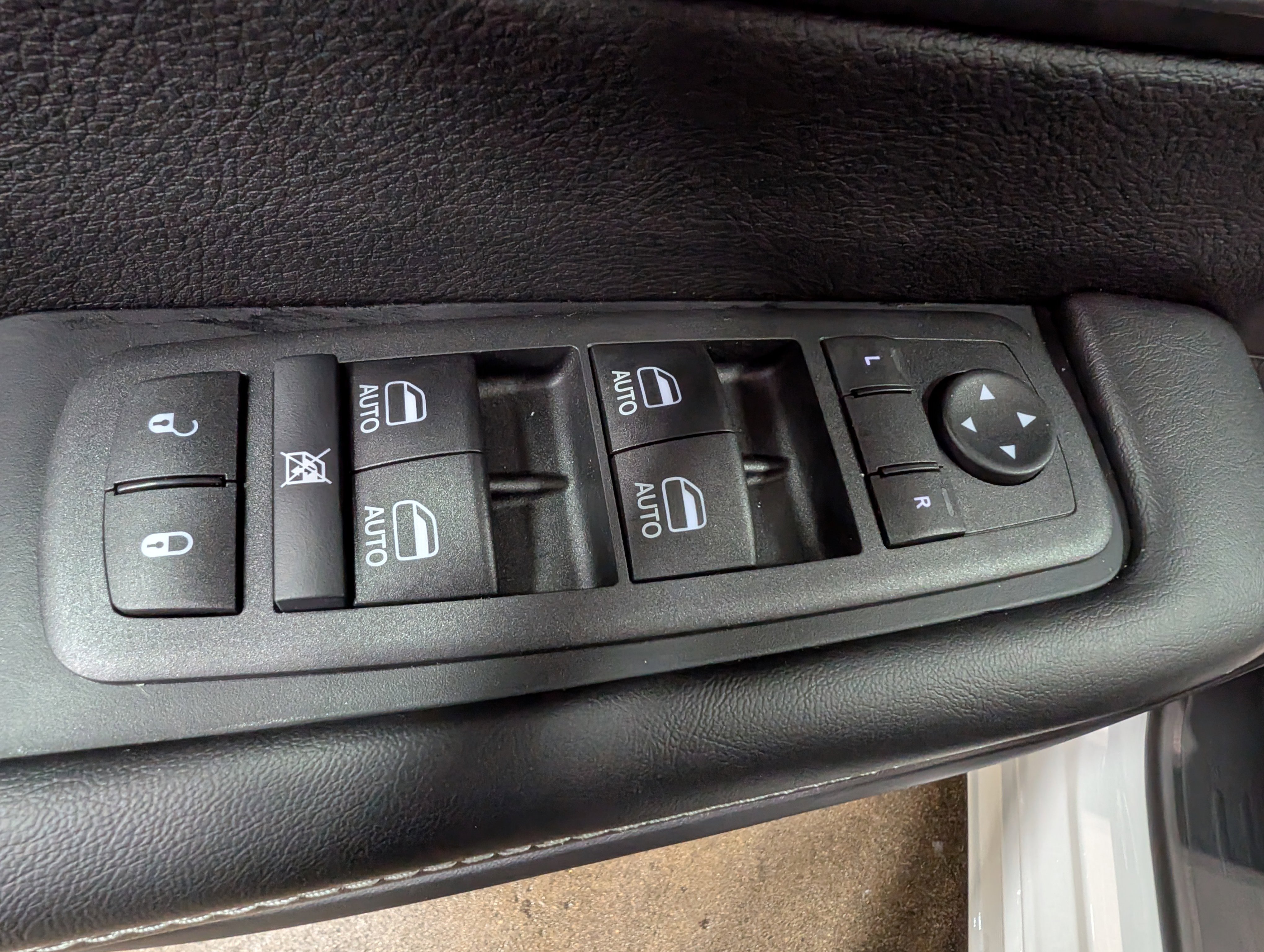 New 2026 Chrysler Pacifica Select image 11