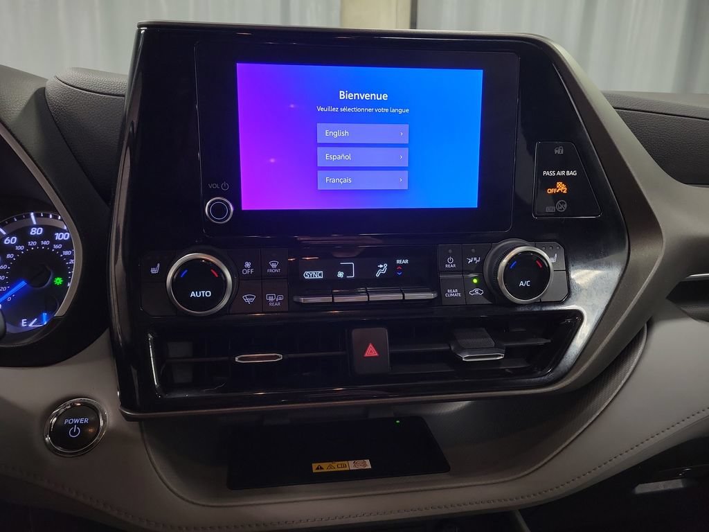 Used 2023 Toyota Highlander XLE AWD/4WD image 17