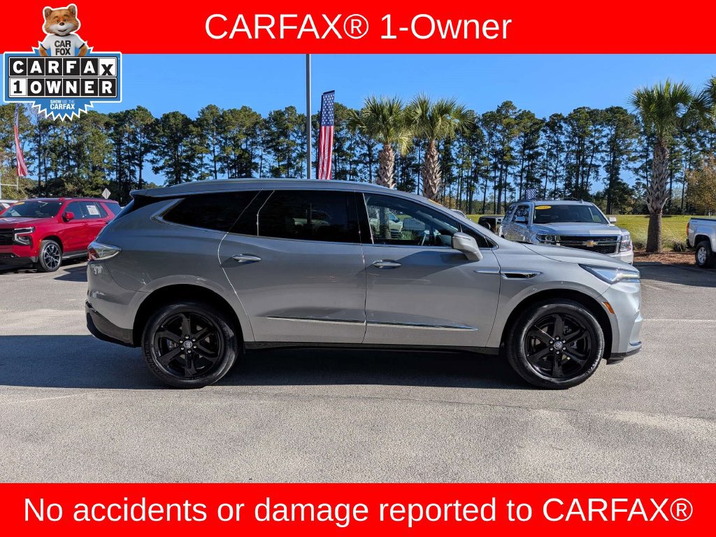 Used 2024 Buick Enclave Essence w/ Experience Buick Package FWD image 3