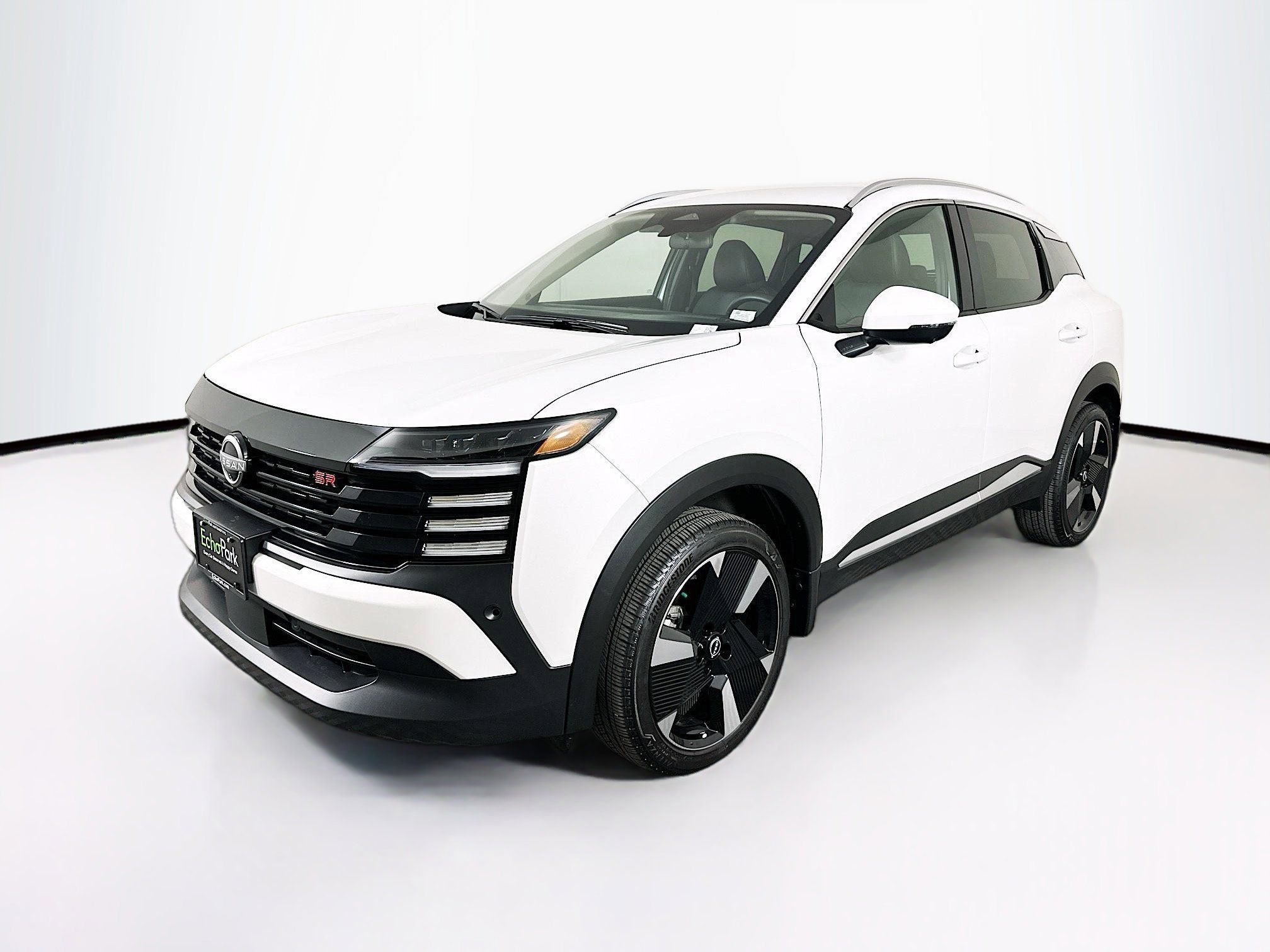 Used 2025 Nissan Kicks SR image 3