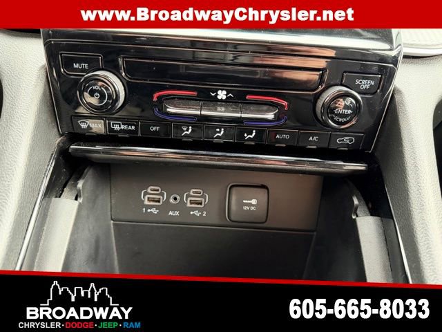 Used 2023 Jeep Grand Cherokee L Laredo AWD/4WD image 19