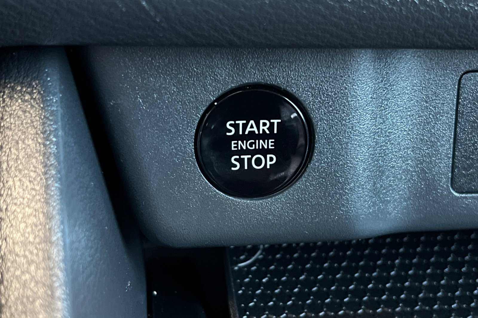 Used 2024 Nissan Rogue SV w/ SV Premium Package image 19