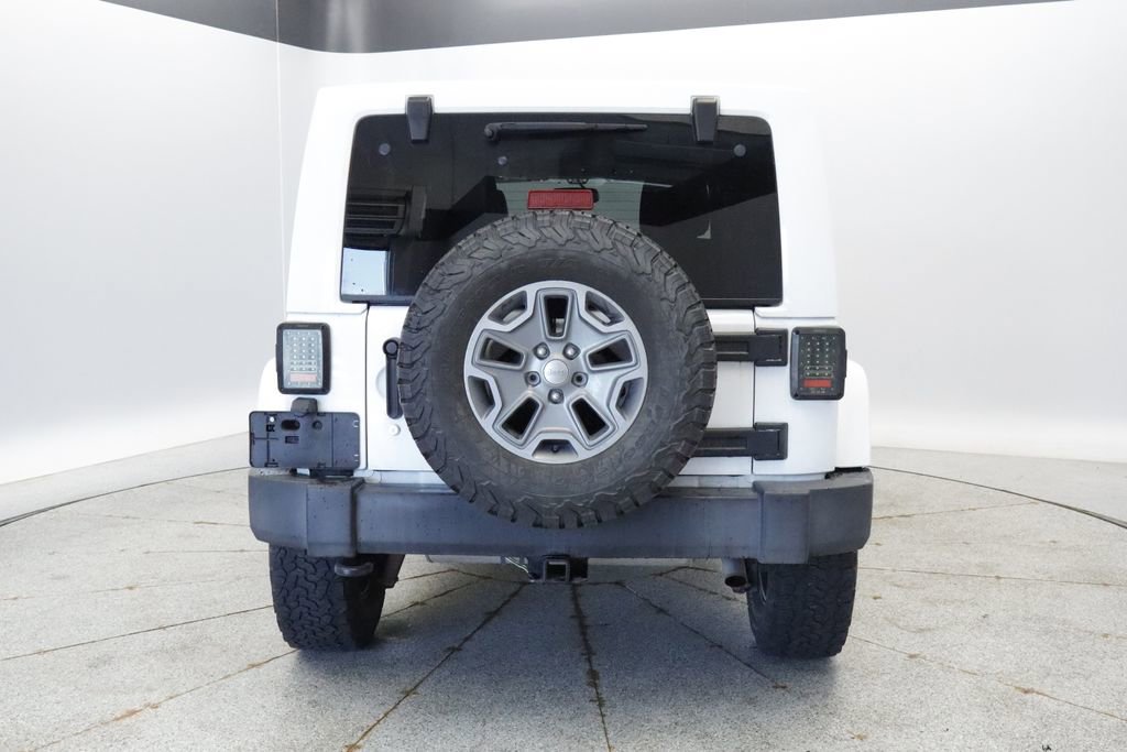 Used 2016 Jeep Wrangler Unlimited Rubicon w/ Connectivity Group AWD/4WD image 4