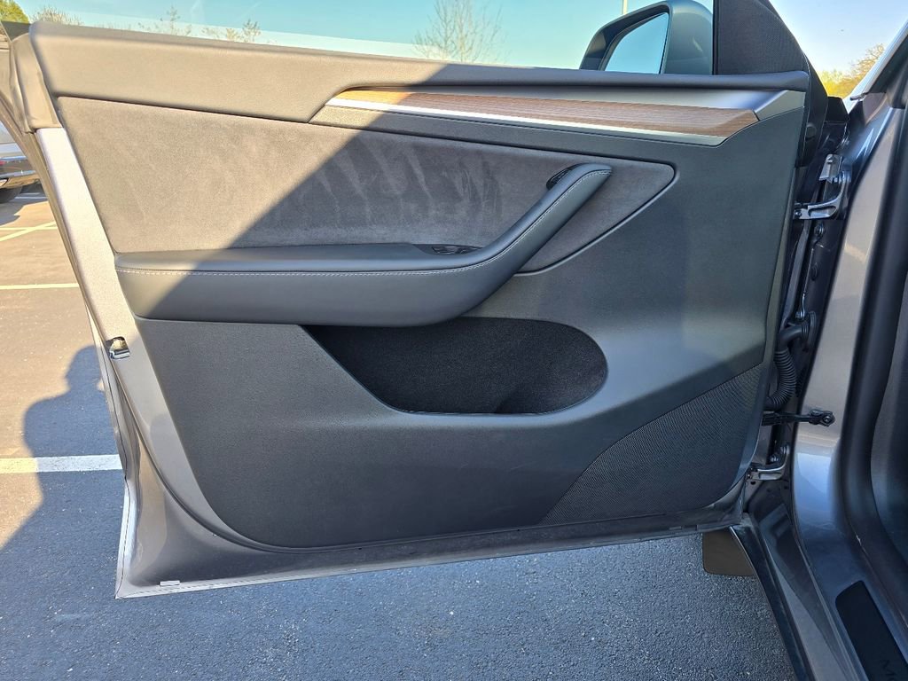 Used 2025 Tesla Model Y Long Range AWD/4WD image 12