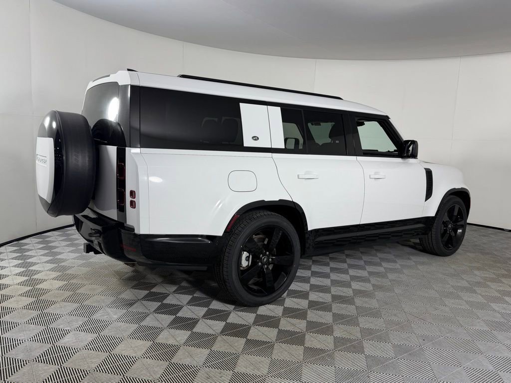 Used 2024 Land Rover Defender 130 X-Dynamic SE image 5