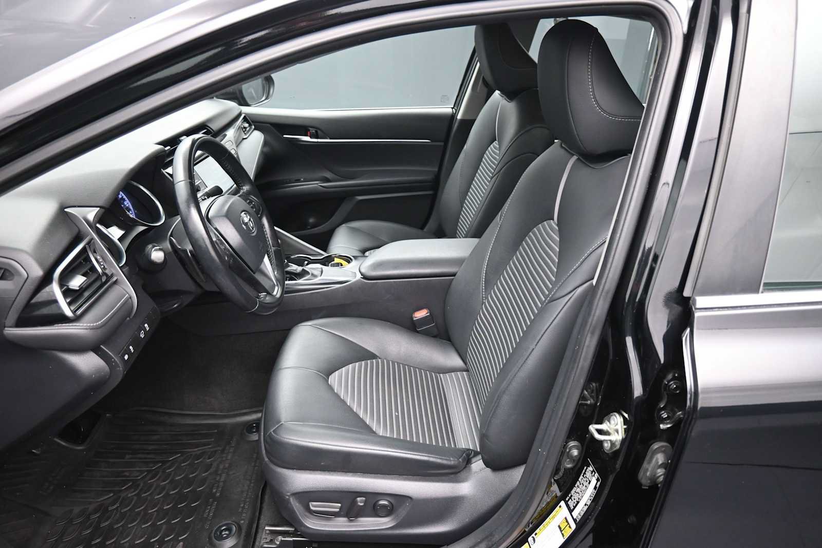 Certified 2019 Toyota Camry SE w/ Convenience Package FWD image 18