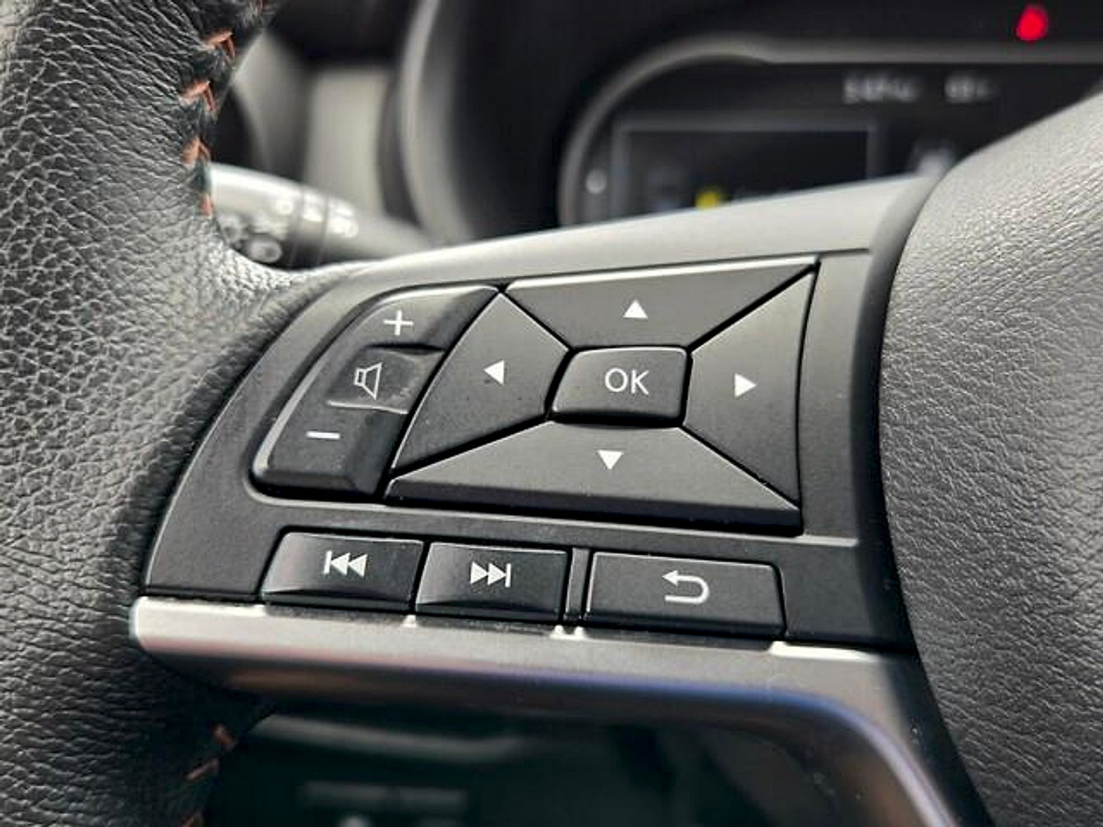 Used 2020 Nissan Kicks SR w/ Exterior Package FWD image 22