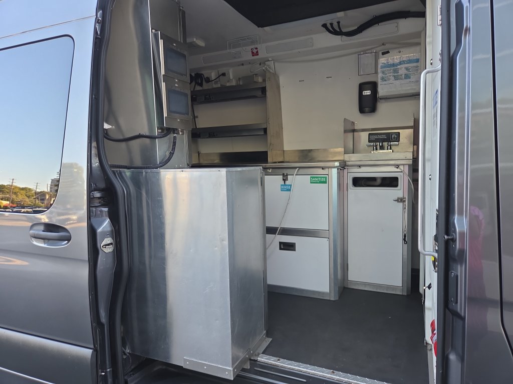 Used 2022 Mercedes-Benz Sprinter 4500 image 1