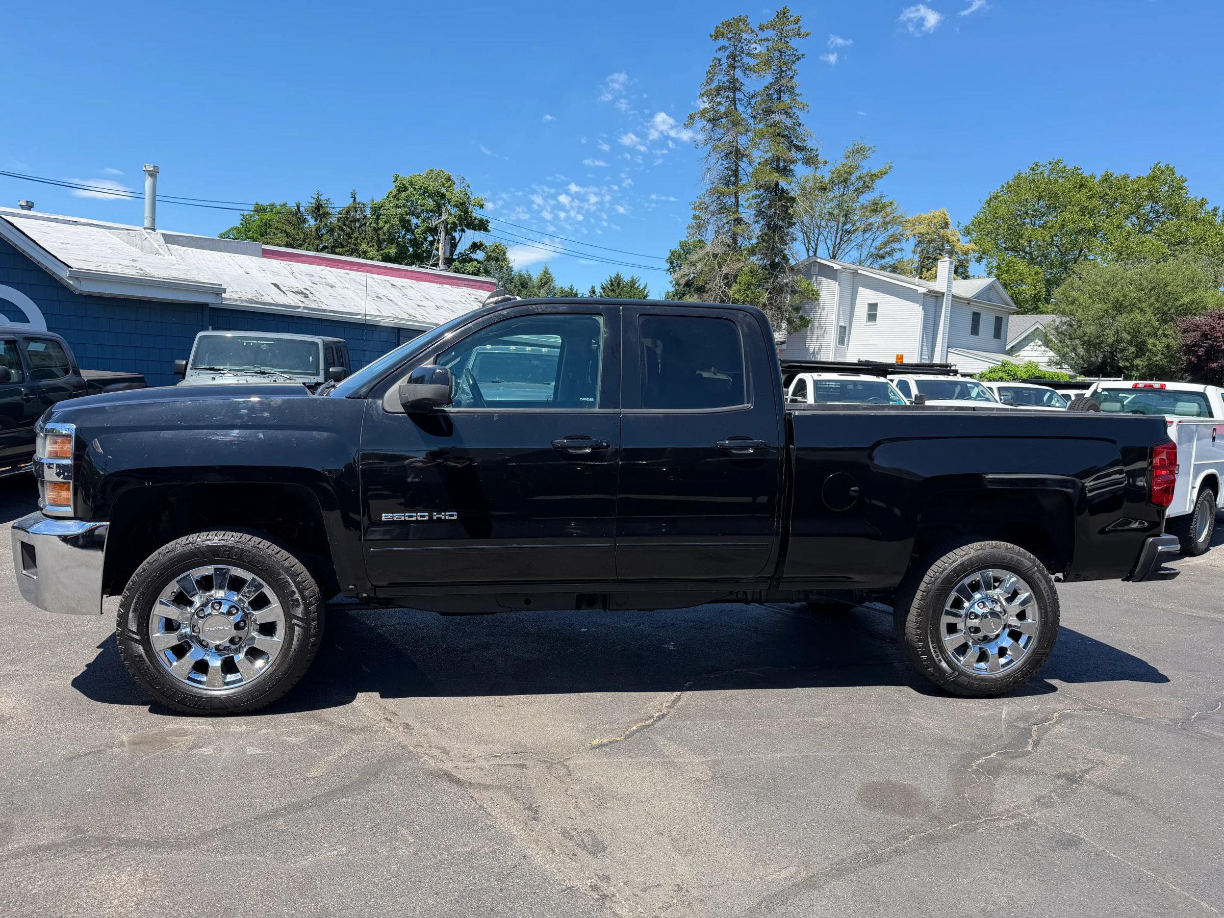 Used 2015 Chevrolet Silverado 2500 LT w/ LT Convenience Package AWD/4WD image 3