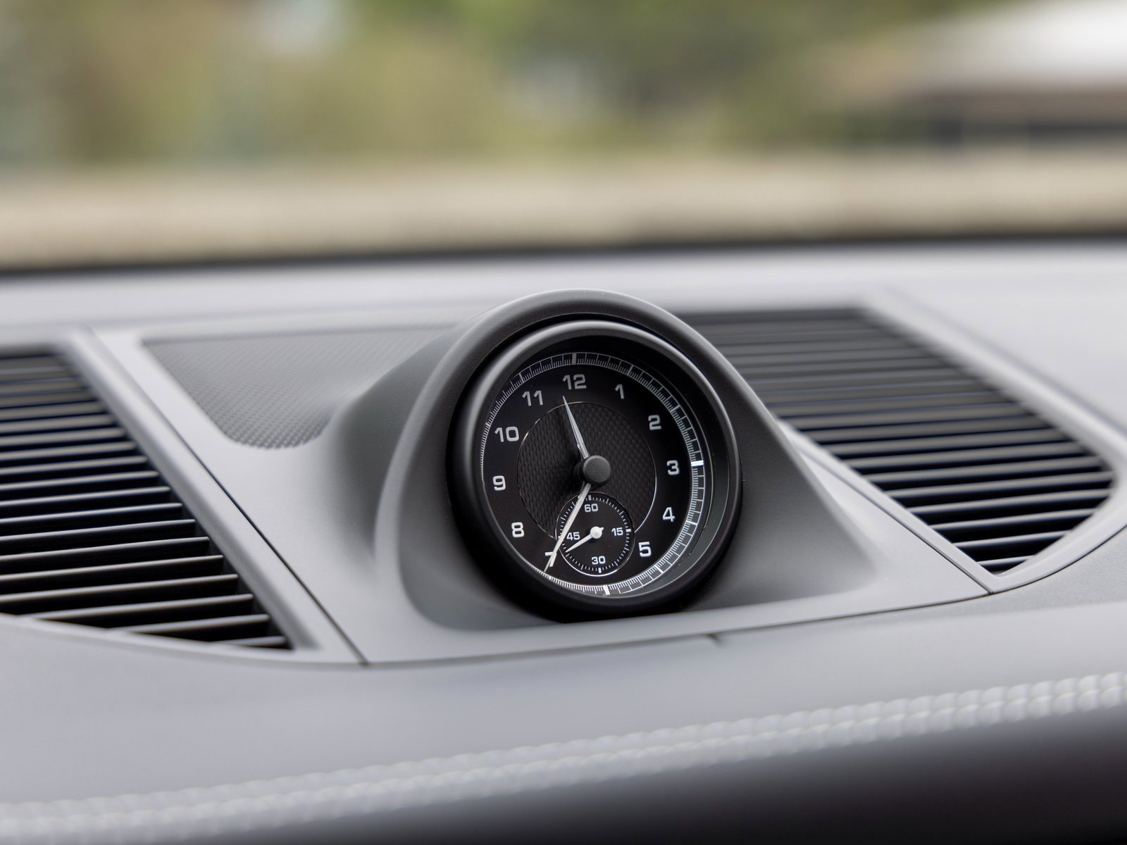 New 2025 Porsche Macan image 32