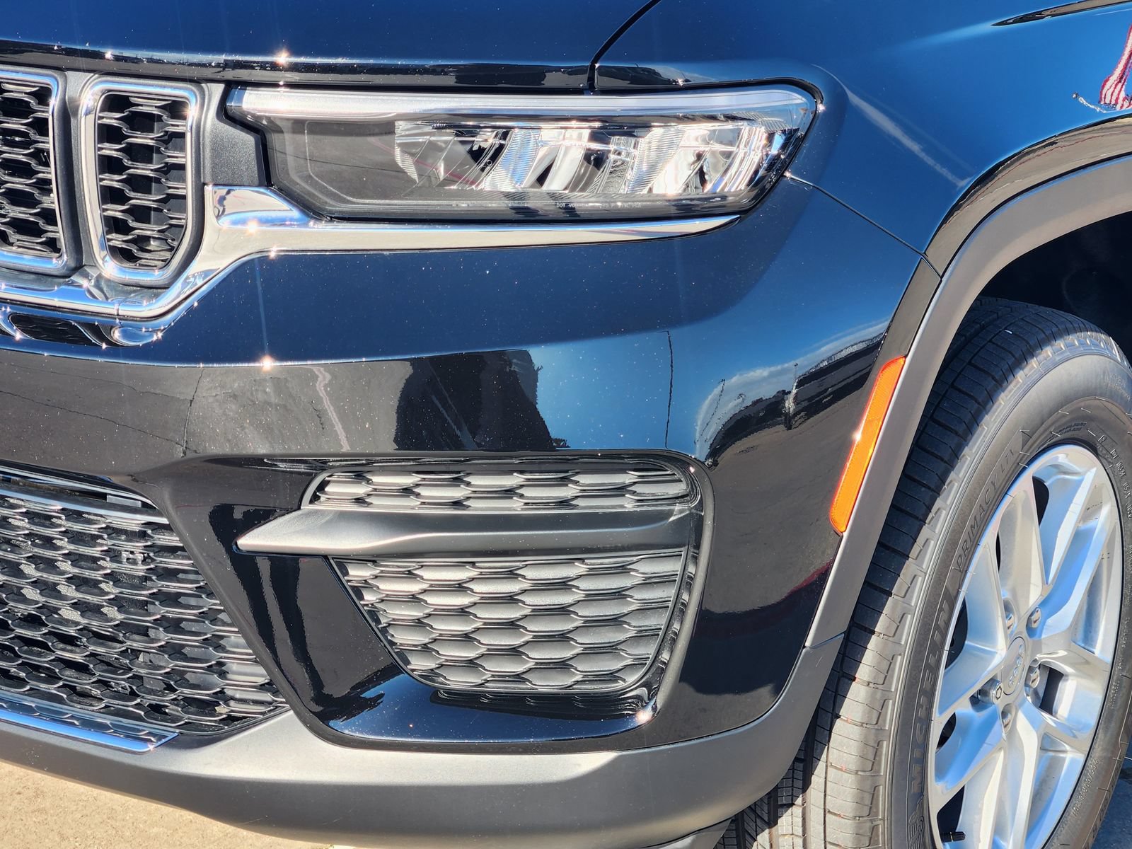 New 2026 Jeep Grand Cherokee Laredo RWD image 9