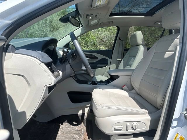 Used 2023 GMC Terrain Denali w/ Denali Premium Package AWD/4WD image 9