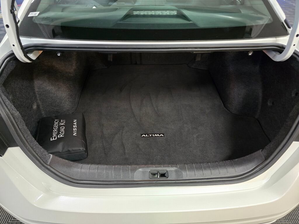 Used 2024 Nissan Altima 2.5 SV w/ SV Premium Package image 18
