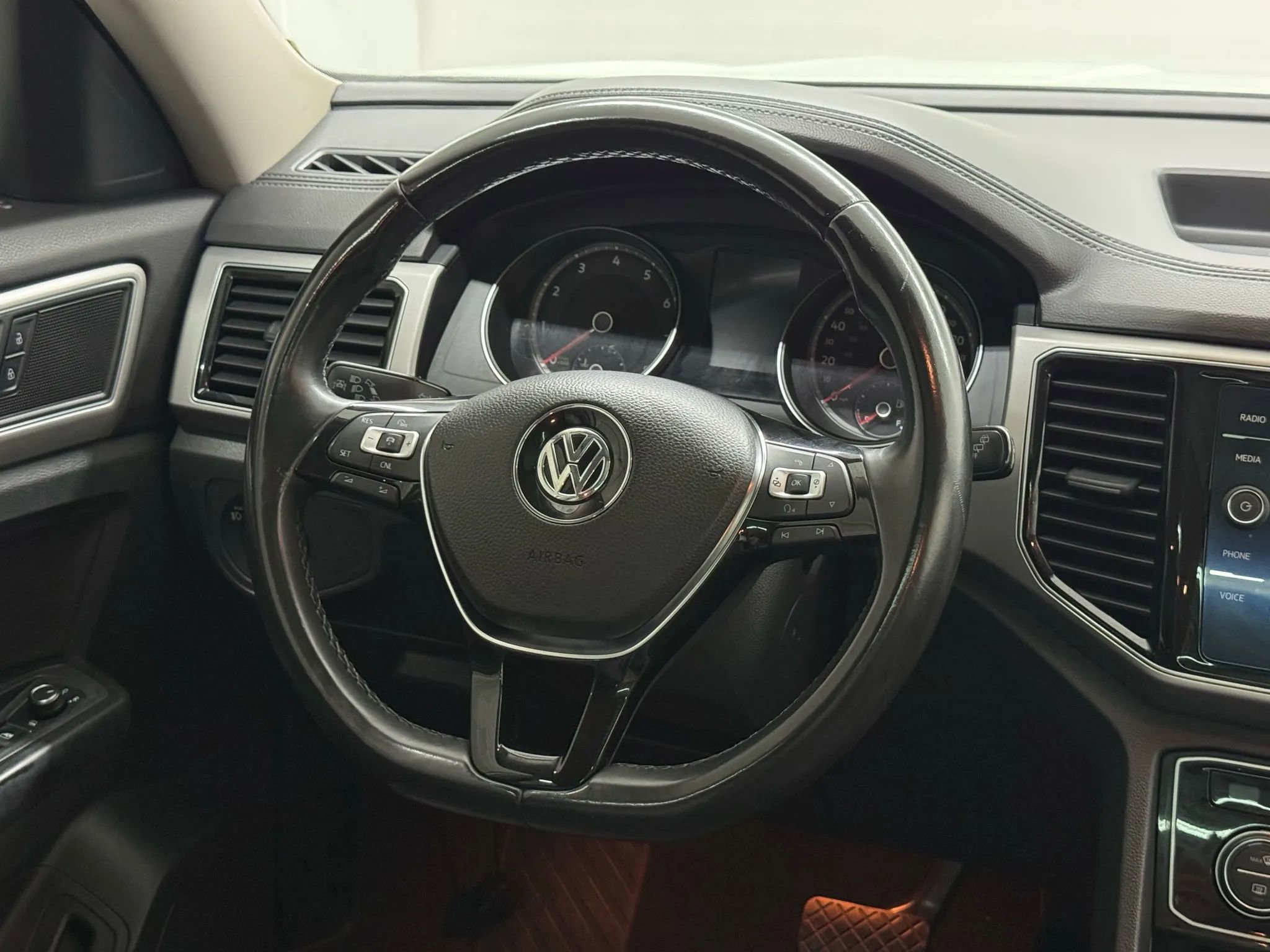 Used 2018 Volkswagen Atlas SEL image 22