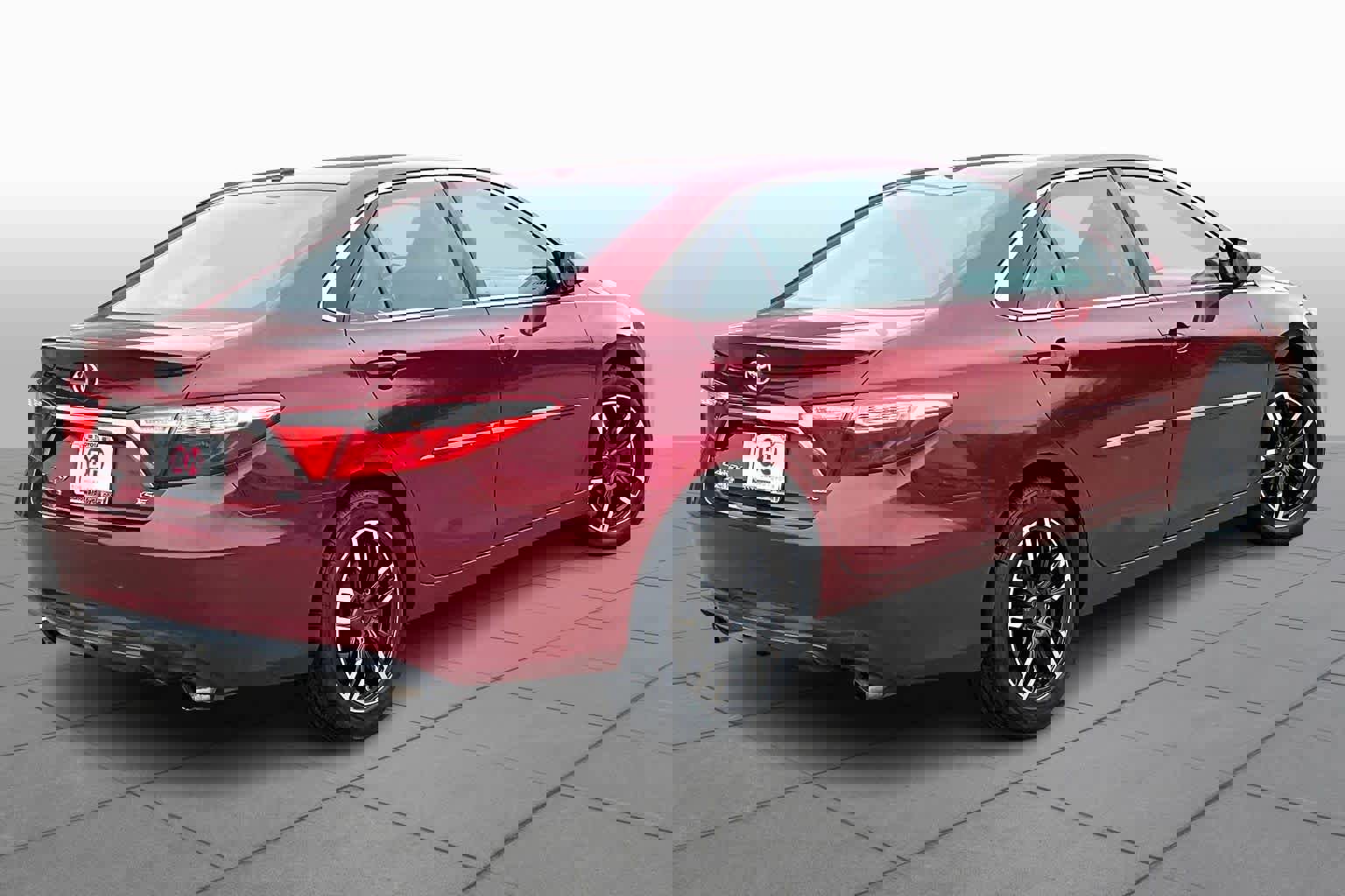 Used 2016 Toyota Camry XSE image 13