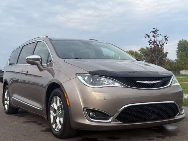 Used 2017 Chrysler Pacifica Limited FWD 360° Tour
