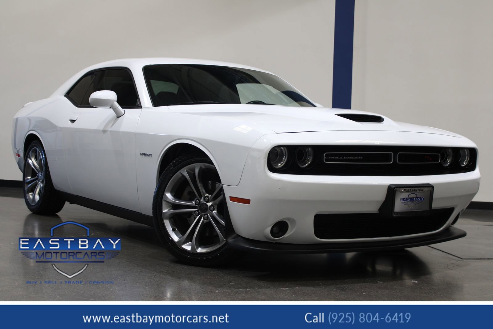 Used 2020 Dodge Challenger R/T RWD image 1