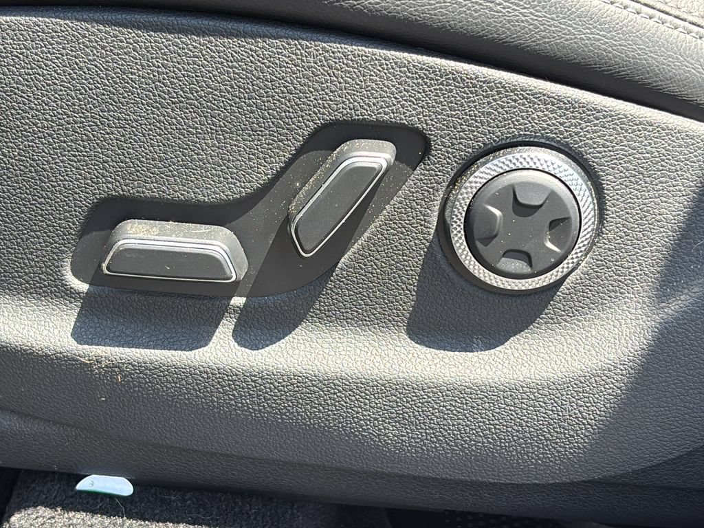 Certified 2026 Genesis GV70 2.5T AWD/4WD image 15