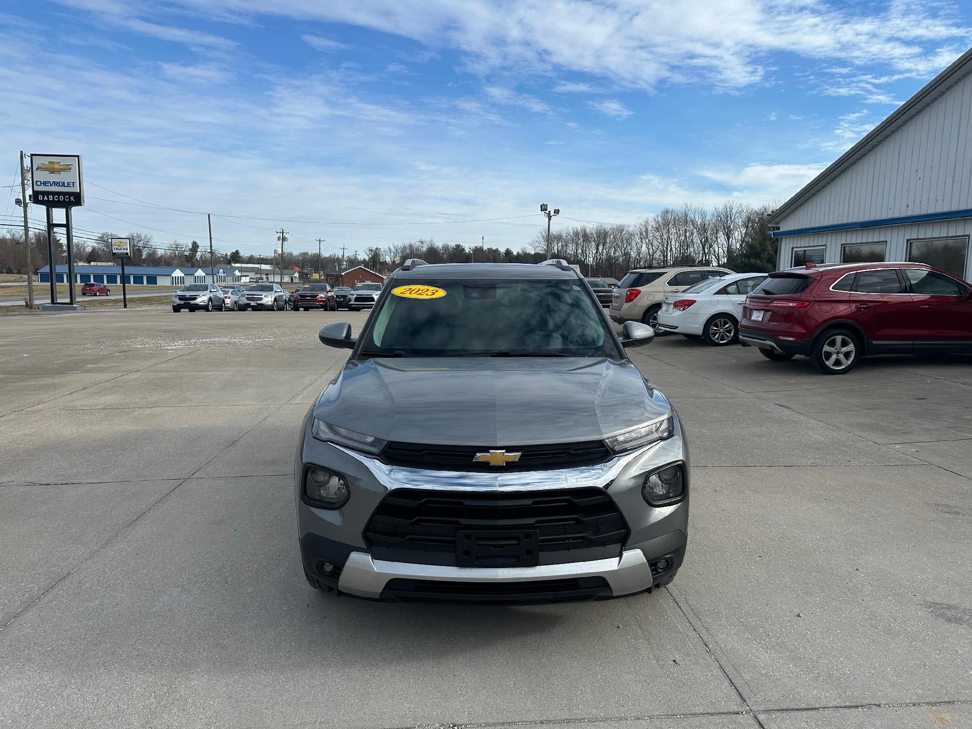 Used 2023 Chevrolet TrailBlazer LT w/ Convenience Package AWD/4WD image 2