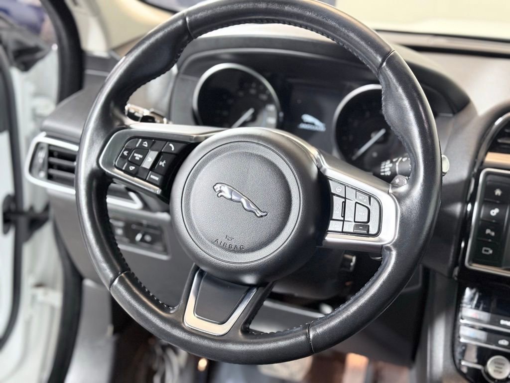 Used 2018 Jaguar F-PACE Prestige image 12