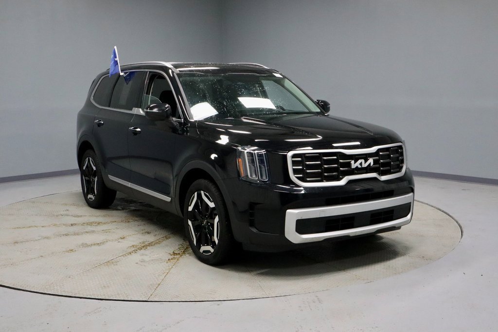 Used 2024 Kia Telluride S w/ S Sunroof Package