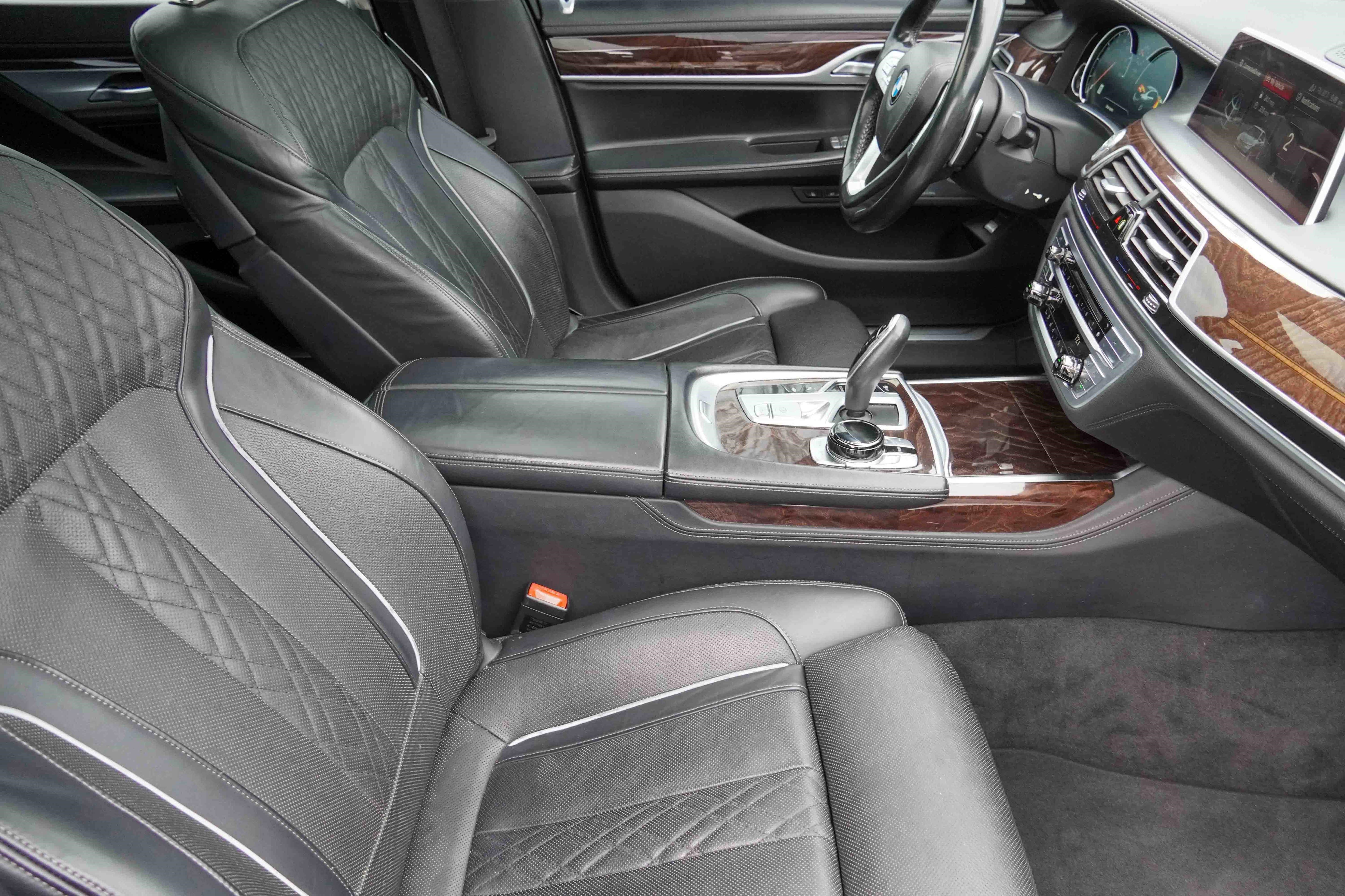 Used 2019 BMW 740i w/ Executive Package image 13