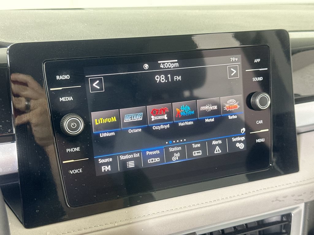 Used 2025 Volkswagen Taos SE FWD image 28