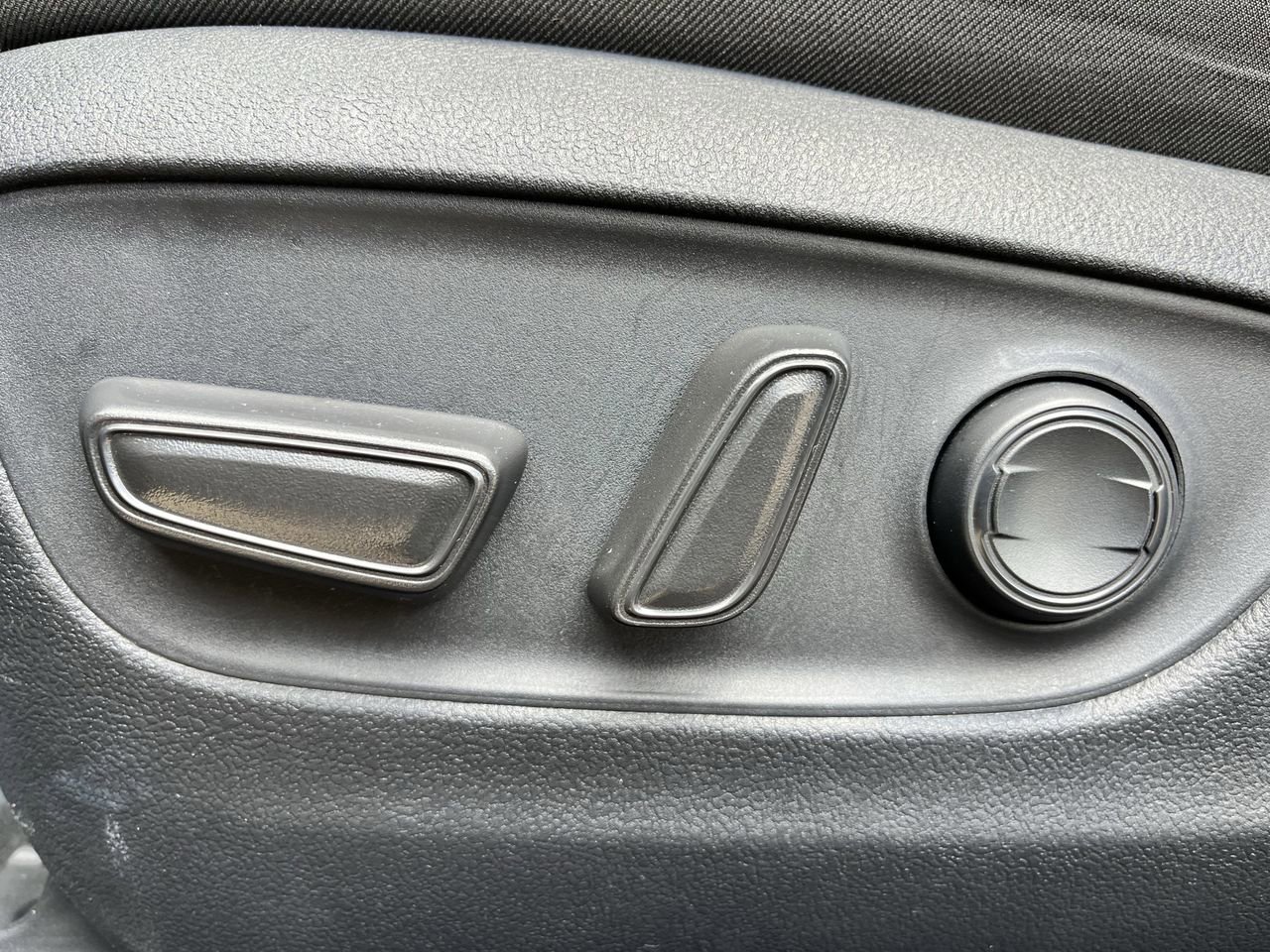 Used 2025 Toyota RAV4 XLE w/ Convenience Package FWD image 25