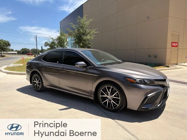 Used 2024 Toyota Camry SE w/ Convenience Package FWD image 5