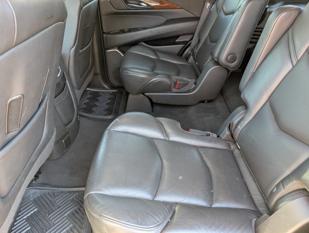 Used 2019 Cadillac Escalade Luxury AWD/4WD image 17
